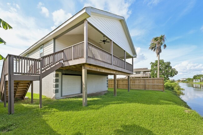 property at 6935 W Holiday St
