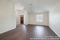 1111 Sampson Dr in San Antonio, TX - Foto de edificio - Building Photo