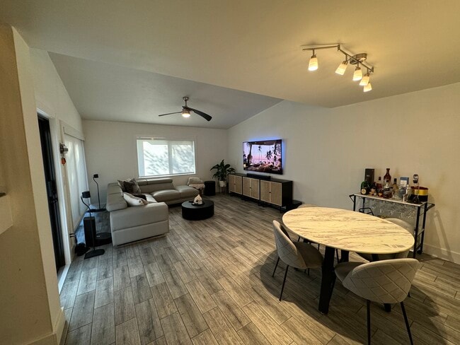 1250 NW 122nd Ter in Pembroke Pines, FL - Building Photo - Building Photo