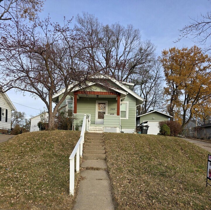 2809 N 71st St in Omaha, NE - Foto de edificio