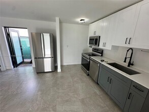 911 79th Terrace-Unit -C in Miami Beach, FL - Building Photo - Building Photo