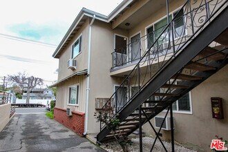 12942 Moorpark St in Los Angeles, CA - Building Photo - Building Photo