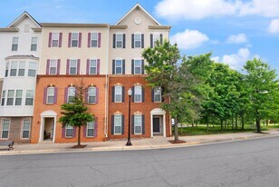 9502 Lee Ct in Manassas, VA - Building Photo