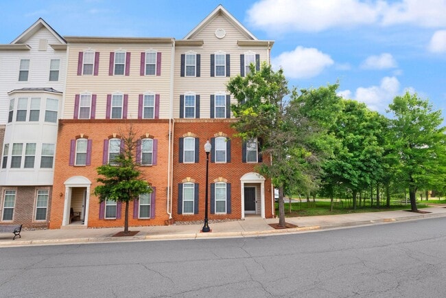 property at 9502 Lee Ct