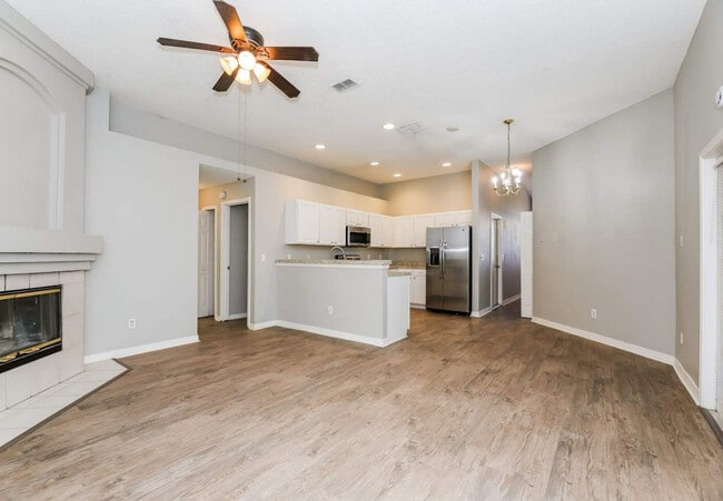 4592 Misty Dawn Ct N in Jacksonville, FL - Foto de edificio - Building Photo