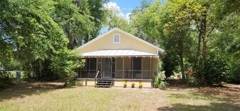 1121 S Palm Ave in Palatka, FL - Building Photo