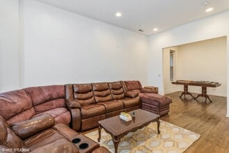 1945 W Cermak Rd-Unit -1 in Chicago, IL - Building Photo - Building Photo