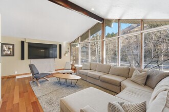 8682 S Alpen Cir in Cottonwood Heights, UT - Building Photo - Building Photo