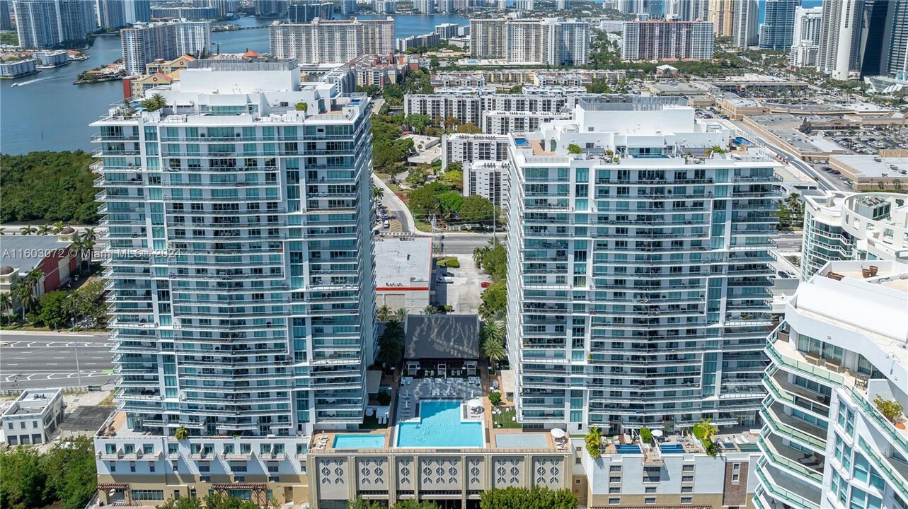 330 Sunny Isles Blvd, Unit #5-1103 in Sunny Isles Beach, FL - Foto de edificio