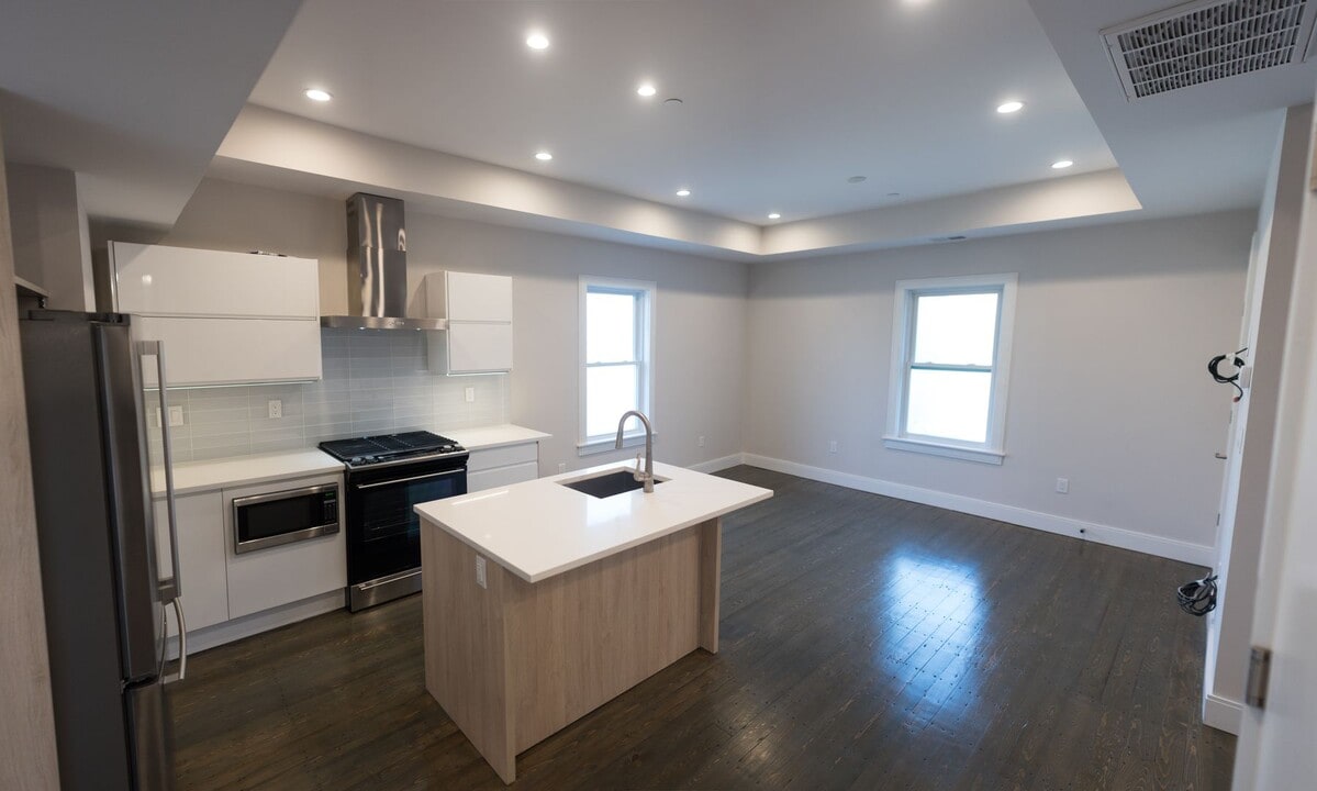 14 Sumner St, Unit 3 in Boston, MA - Building Photo