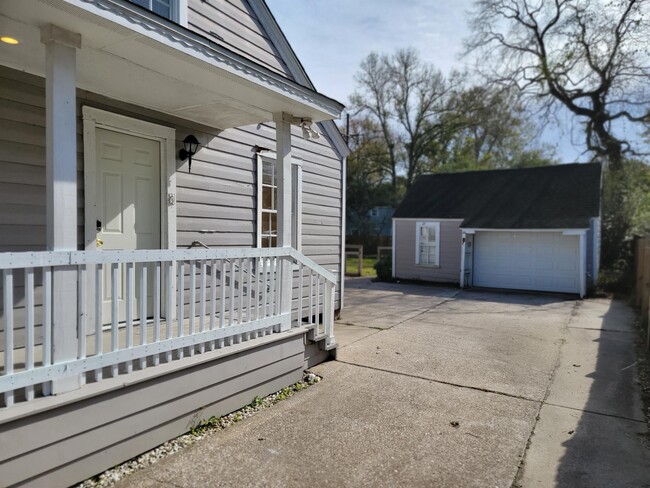 2515 Gladys St in Beaumont, TX - Building Photo - Building Photo
