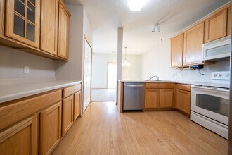 6642 Pine Crest Trail S in Cottage Grove, MN - Building Photo - Building Photo