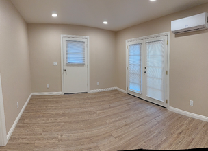 10534 Roseton Ave in Santa Fe Springs, CA - Foto de edificio - Building Photo