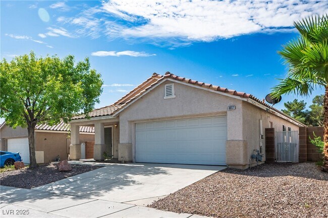 8037 Radigan Ave in Las Vegas, NV - Foto de edificio - Building Photo