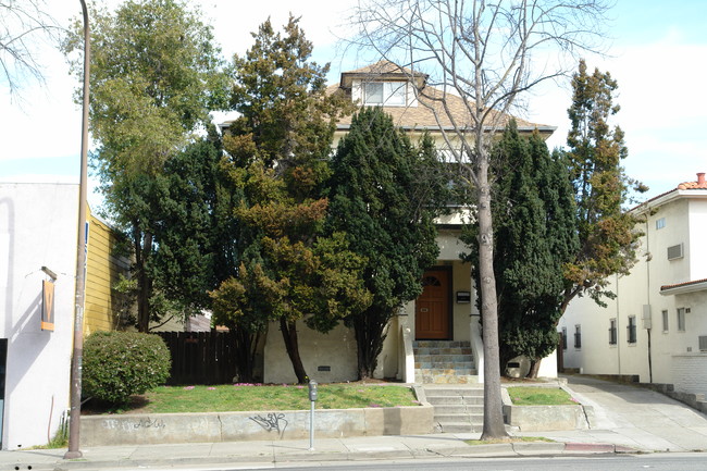 1617 University Ave in Berkeley, CA - Foto de edificio - Building Photo