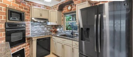 1535 Ransom St in Ft. Myers, FL - Building Photo - Building Photo