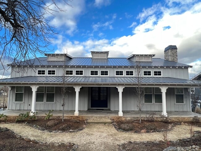 735 E California St in Jacksonville, OR - Building Photo - Building Photo