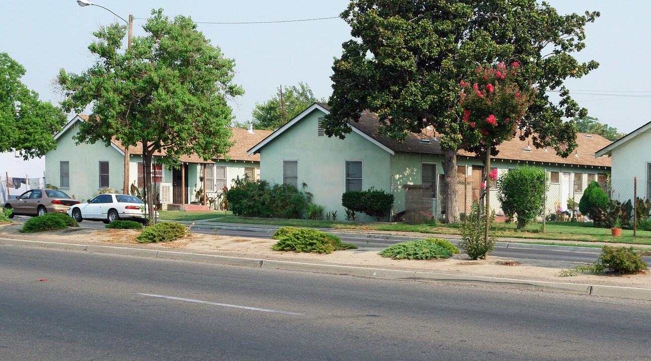 4317 E Belmont Ave in Fresno, CA - Building Photo