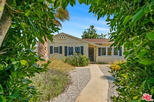 15328 Vose St in Los Angeles, CA - Building Photo