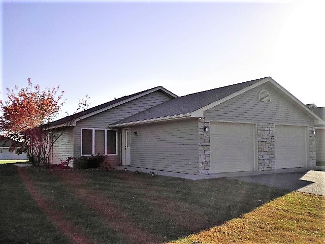 property at 626 W 8th St