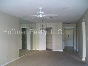 4610 W Gray St-Unit -104 in Tampa, FL - Building Photo - Building Photo