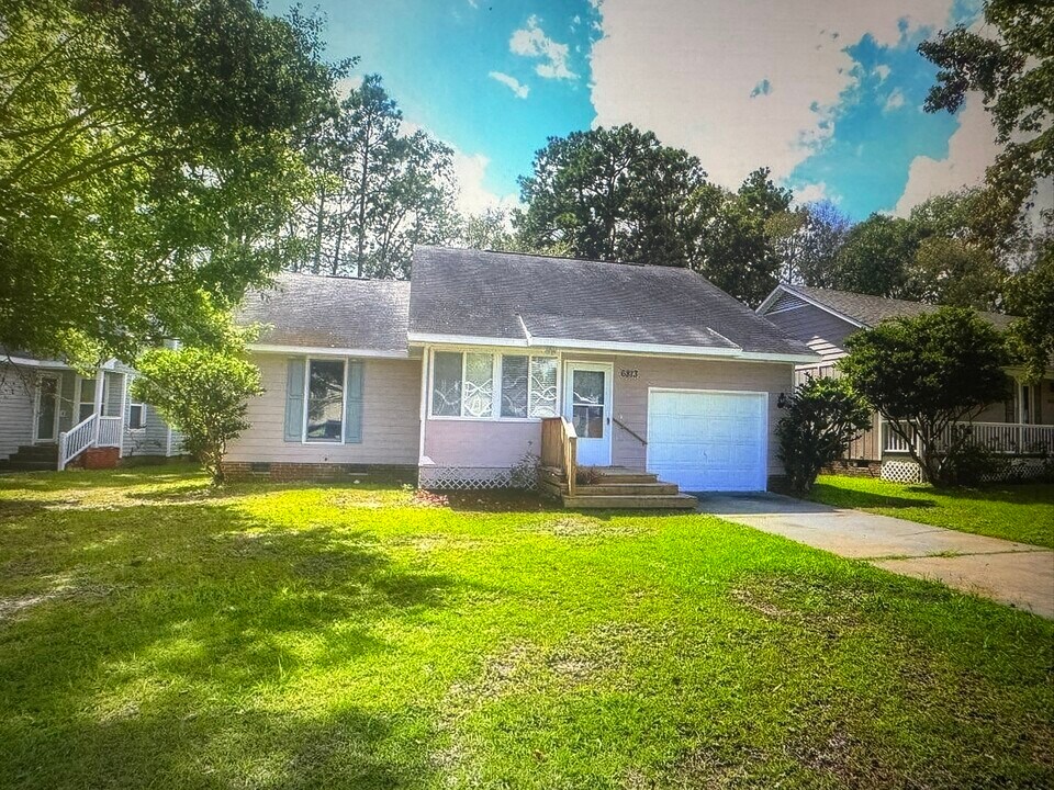 6813 Torrance Ln in Fayetteville, NC - Building Photo