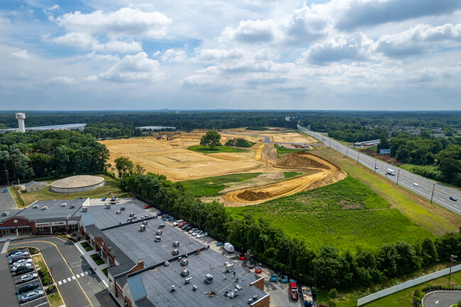 Laurel Point in Mount Laurel, NJ - Foto de edificio - Building Photo