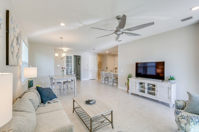 217 Ibiza Lp in Venice, FL - Building Photo - Building Photo