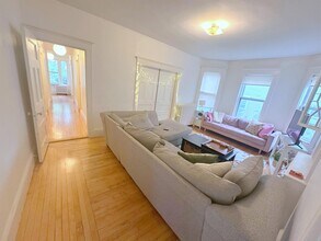 22 Upland Rd, Unit 1 in Cambridge, MA - Building Photo - Building Photo