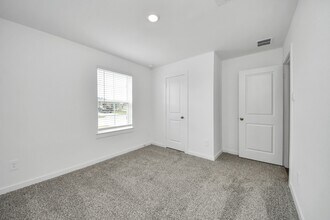 9035 Rose Water Trl in Iowa Colony, TX - Building Photo - Building Photo