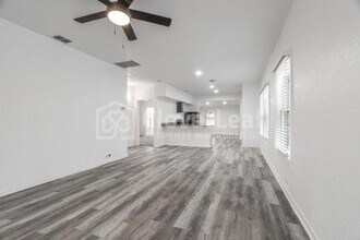 112 W Hermine Blvd in San Antonio, TX - Building Photo - Building Photo