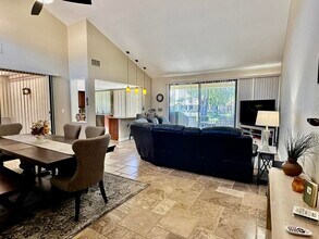305 Durango in Palm Desert, CA - Building Photo - Building Photo