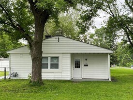 7100 W A St in Belleville, IL - Building Photo