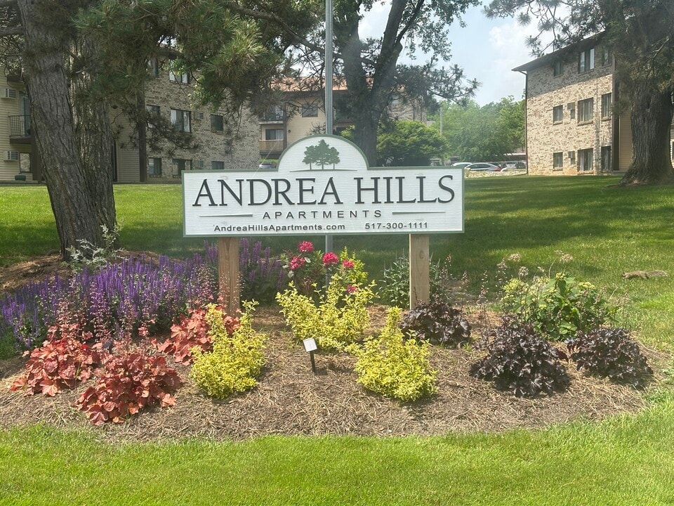 Andrea Hills Apartments in Lansing, MI - Foto de edificio