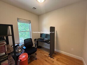 6 Gilmore St, Unit 2 in Cambridge, MA - Building Photo - Building Photo