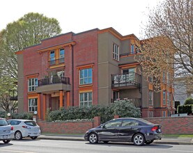 Sterling Court in Vancouver, BC - Building Photo - Building Photo