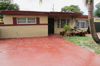 14180 NW 23rd Ct in Opa Locka, FL - Foto de edificio - Building Photo