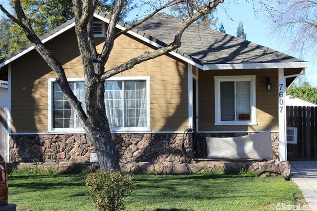 property at 7607 Oak Grove Ave