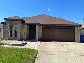 1902 Denmark Ln in Laredo, TX - Building Photo - Building Photo