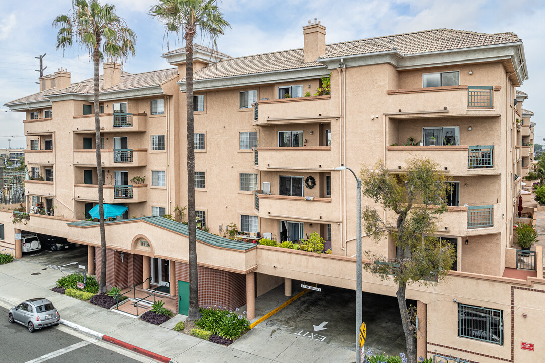 Brookshire Manor in Downey, CA - Foto de edificio