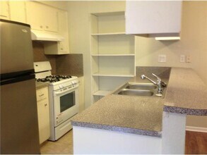 1601 Rutland Dr in Austin, TX - Building Photo - Building Photo