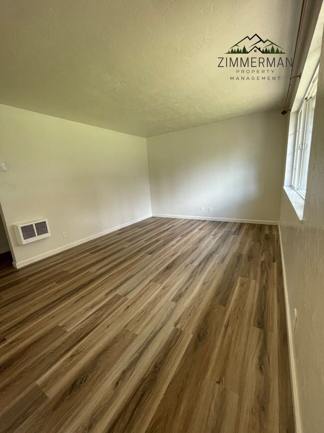 315-325 Lobelia Ave in Eugene, OR - Building Photo - Building Photo