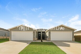 6601 NW Kathleen St in Bentonville, AR - Building Photo