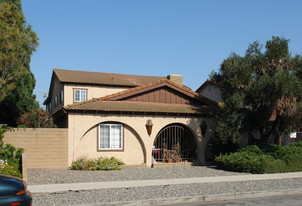 4431 Green Ave in Los Alamitos, CA - Foto de edificio - Building Photo