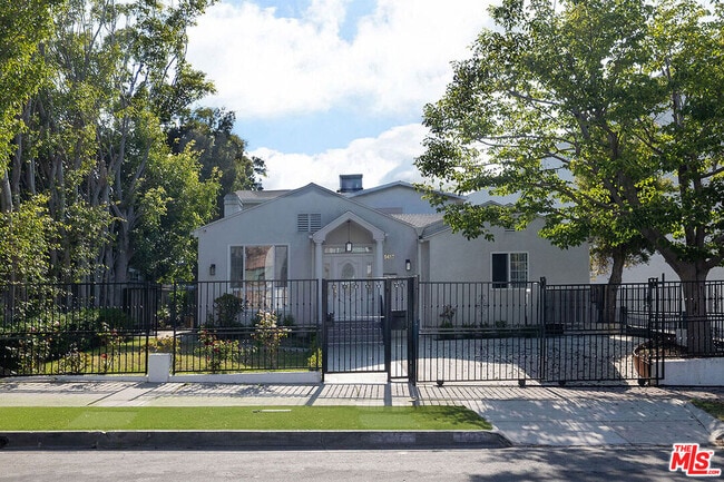property at 1417 Edris Dr