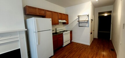 923 N 28th St, Unit B in Philadelphia, PA - Foto de edificio - Building Photo