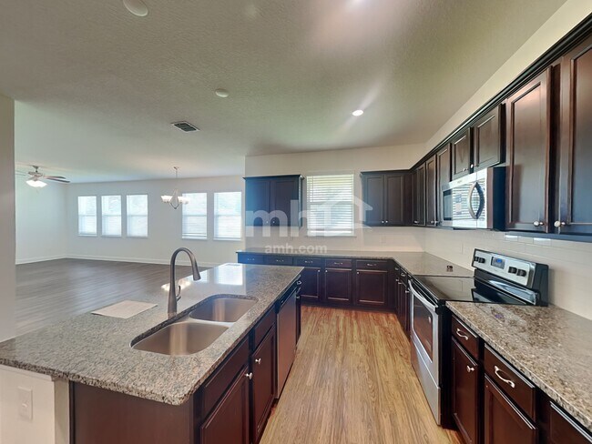 337 Crestrun Loop in Leesburg, FL - Building Photo - Building Photo