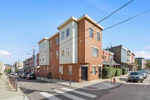 621 N 33rd St in Philadelphia, PA - Building Photo