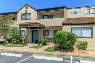 400 W St Elmo Rd in Austin, TX - Building Photo