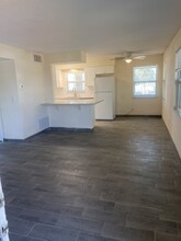 Midway Court Apartments in Clearwater, FL - Building Photo - Building Photo